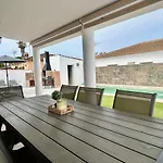 Modern 3-bedroom With Private Pool & Bbq