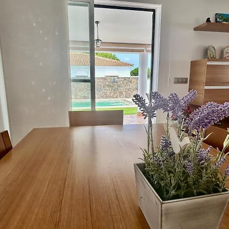 Modern 3-bedroom With Private Pool & Bbq Prázdninový dům