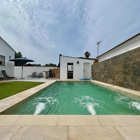 Modern 3-bedroom With Private Pool & Bbq Feriehus