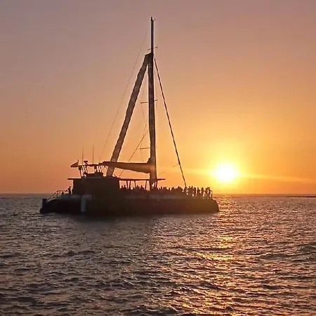 Modern 3-bedroom With Private Pool & Bbq Holiday home