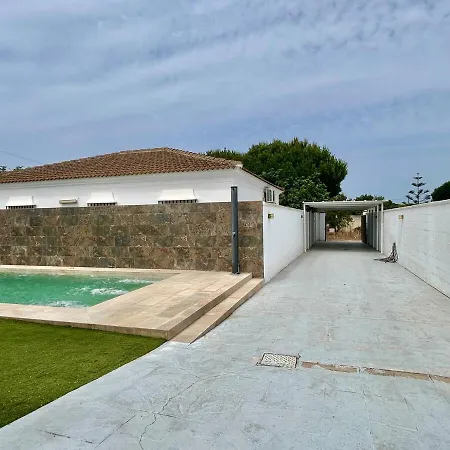 Modern 3-bedroom With Private Pool & Bbq *