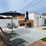 Modern 3-bedroom With Private Pool & Bbq Casa vacanze Chiclana de la Frontera