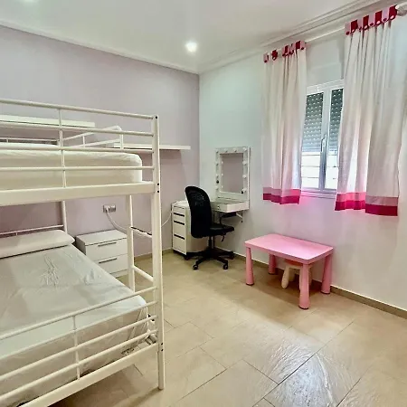 Nyaraló Modern 3-bedroom With Private Pool & Bbq *