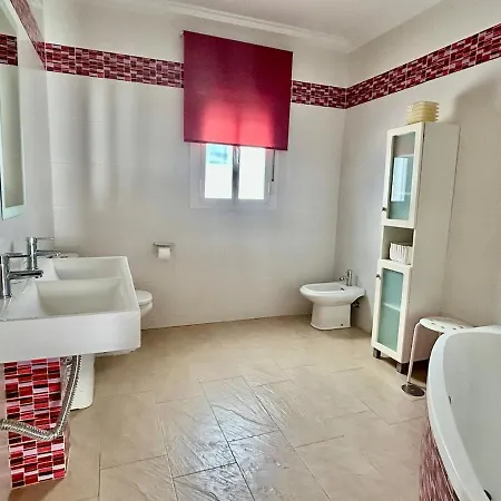 Modern 3-bedroom With Private Pool & Bbq *