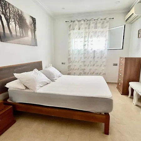 Nyaraló Modern 3-bedroom With Private Pool & Bbq