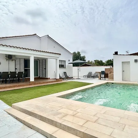 Modern 3-bedroom With Private Pool & Bbq Nyaraló