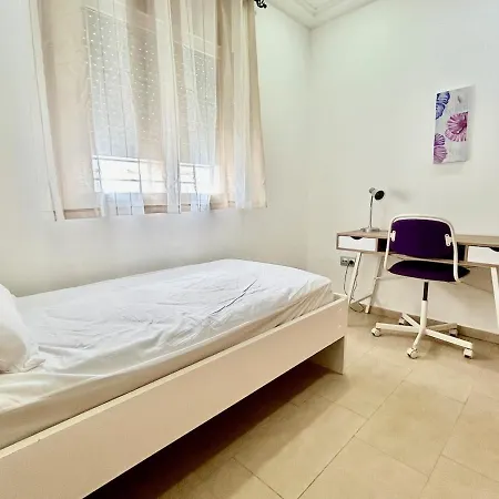 Nyaraló Modern 3-bedroom With Private Pool & Bbq *
