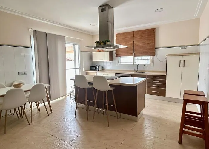 Modern 3-bedroom With Private Pool & Bbq Chiclana de la Frontera