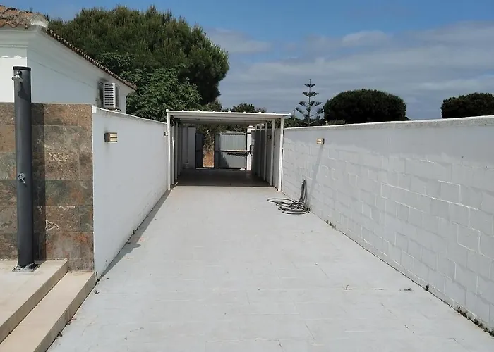 Modern 3-bedroom With Private Pool & Bbq