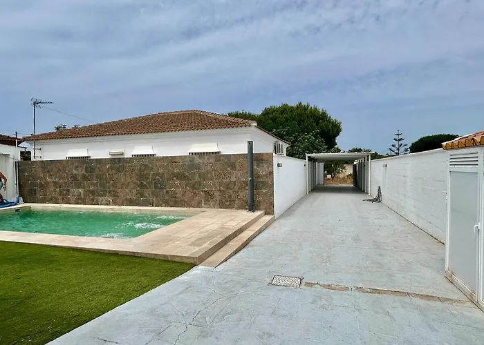 Modern 3-bedroom With Private Pool & Bbq *