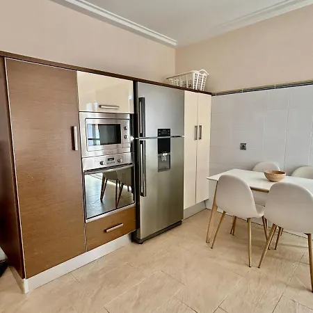 בית נופש Modern 3-bedroom With Private Pool & Bbq *