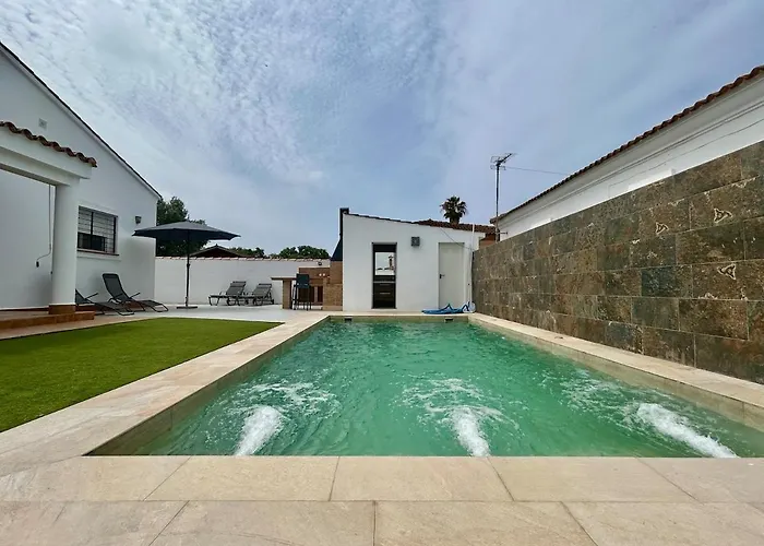 Modern 3-bedroom With Private Pool & Bbq Prázdninový dům