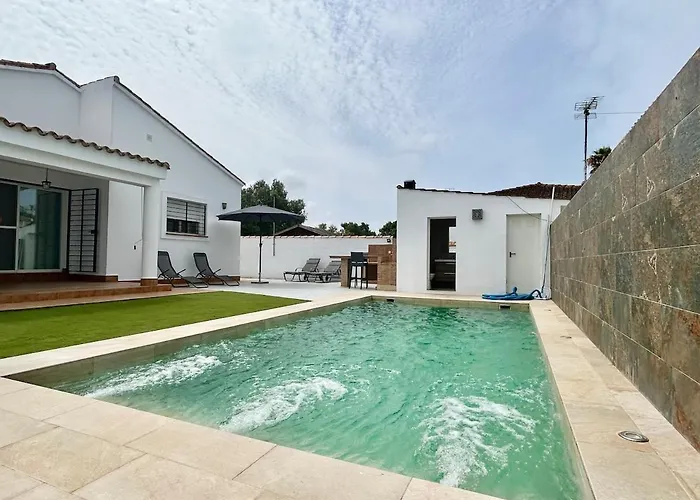 Prázdninový dům Modern 3-bedroom With Private Pool & Bbq Chiclana de la Frontera