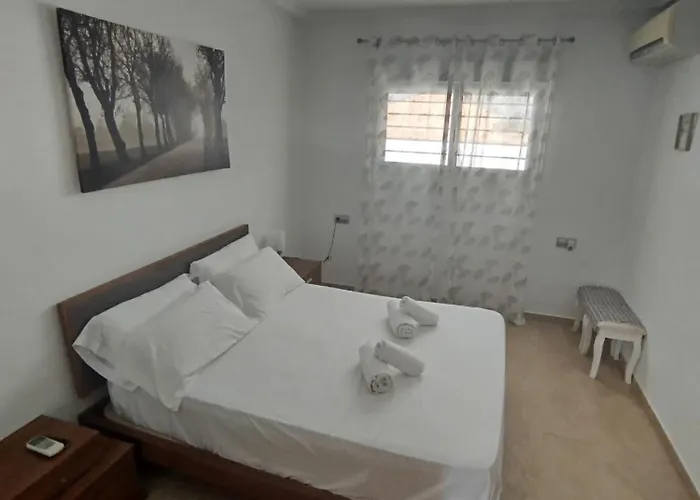 Modern 3-bedroom With Private Pool & Bbq *